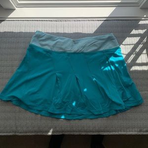 Lululemon Pleated Skirt Size 4 Blue/Turquoise